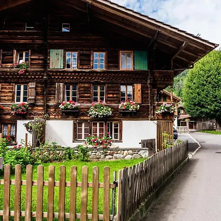 Simple And Rustic - In Historic House Appartamento Wilderswil